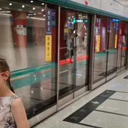 В метро