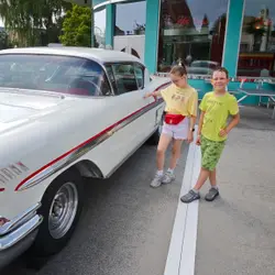По universal park на тачке)